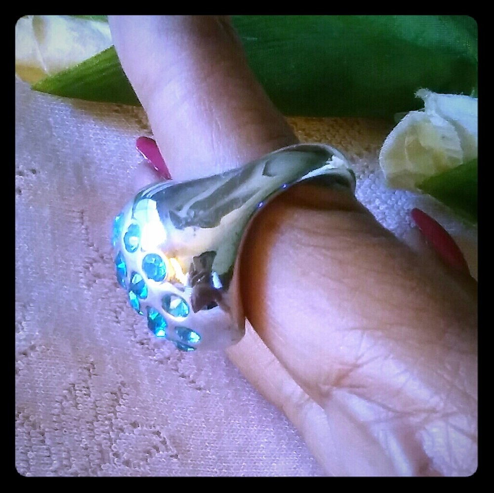 Vintage Silver Lucite & Rhinestone Bubble Ring - Picture 5 of 7